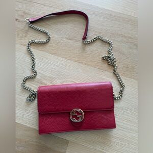 Gucci Interlocking G Dollar Wallet on a Chain